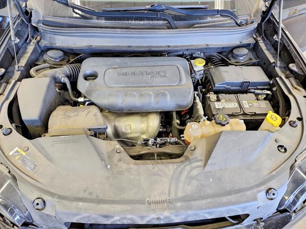 2020 JEEP CHEROKEE — Engine bay