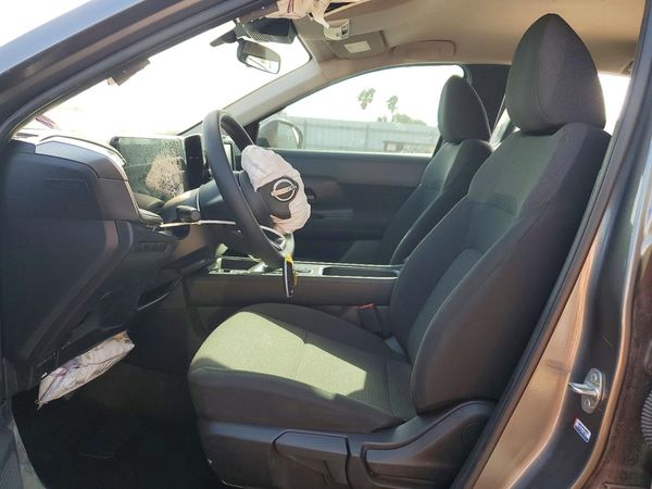 2025 NISSAN KICKS
