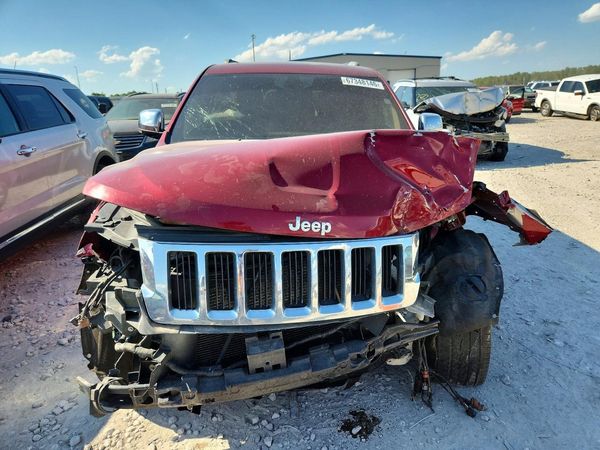 2012 JEEP CHEROKEE Limited — Engine bay