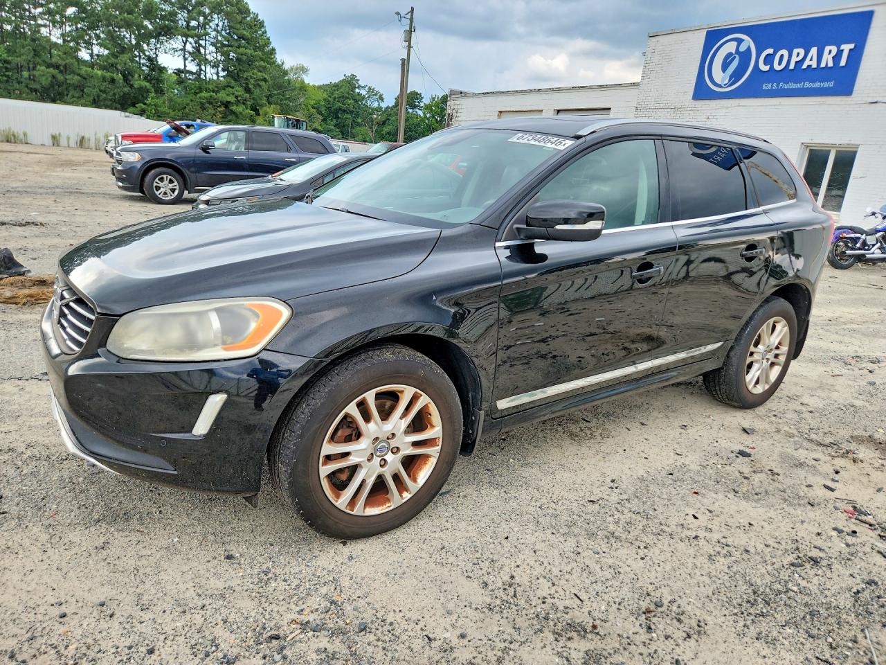 2014 VOLVO XC60 — Front 3/4