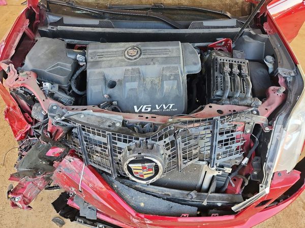 2014 CADILLAC SRX Premium — Engine bay