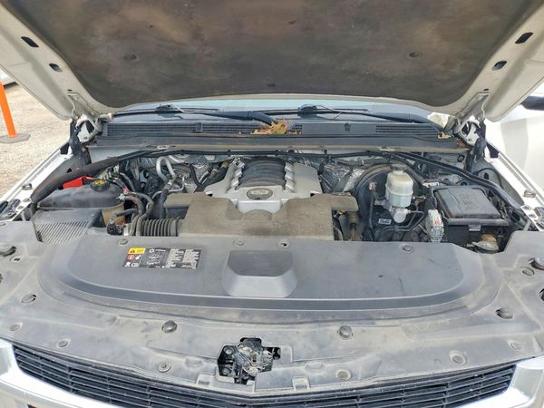2016 CADILLAC ESCALADE ESV Premium — Engine bay
