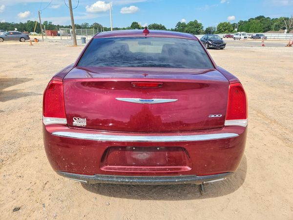2019 CHRYSLER 300