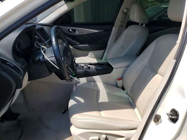 2017 INFINITI Q50