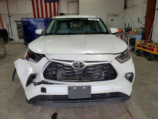 2021 TOYOTA HIGHLANDER LE