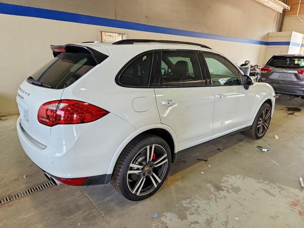 2014 PORSCHE CAYENNE Turbo