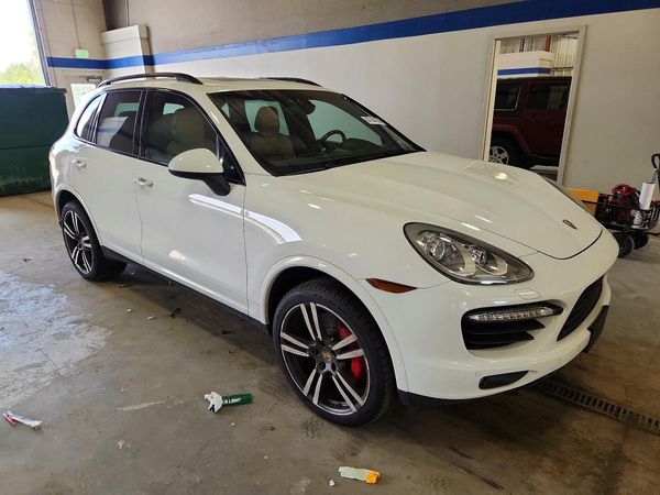 2014 PORSCHE CAYENNE Turbo