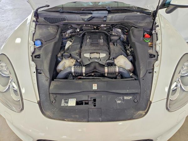 2014 PORSCHE CAYENNE Turbo
