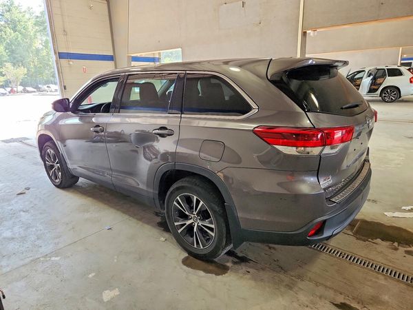 2019 TOYOTA HIGHLANDER LE/LE Plus
