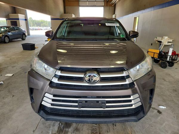 2019 TOYOTA HIGHLANDER LE/LE Plus