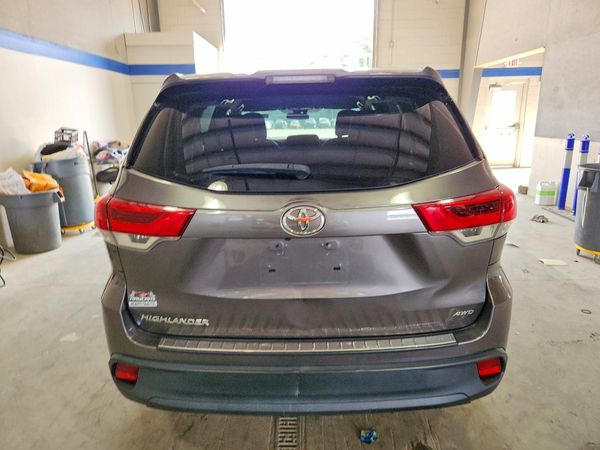 2019 TOYOTA HIGHLANDER LE/LE Plus