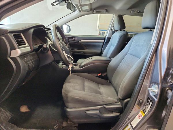 2019 TOYOTA HIGHLANDER LE/LE Plus