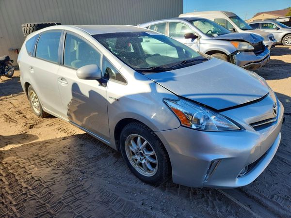2014 TOYOTA PRIUS — Passenger 3/4