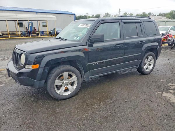 2014 JEEP PATRIOT Latitude — Front 3/4