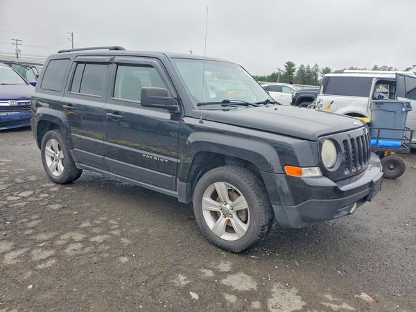 2014 JEEP PATRIOT Latitude — Passenger 3/4