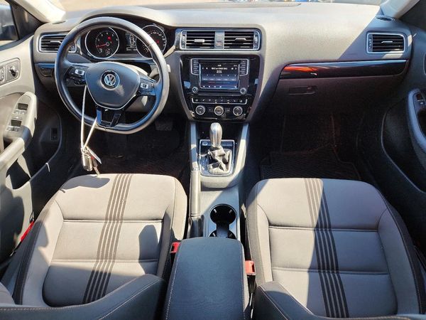 2017 VOLKSWAGEN JETTA SE