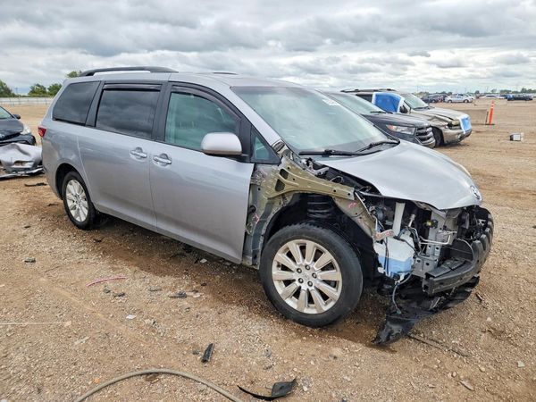 2015 TOYOTA SIENNA