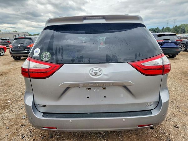 2015 TOYOTA SIENNA