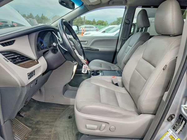 2015 TOYOTA SIENNA