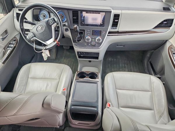 2015 TOYOTA SIENNA
