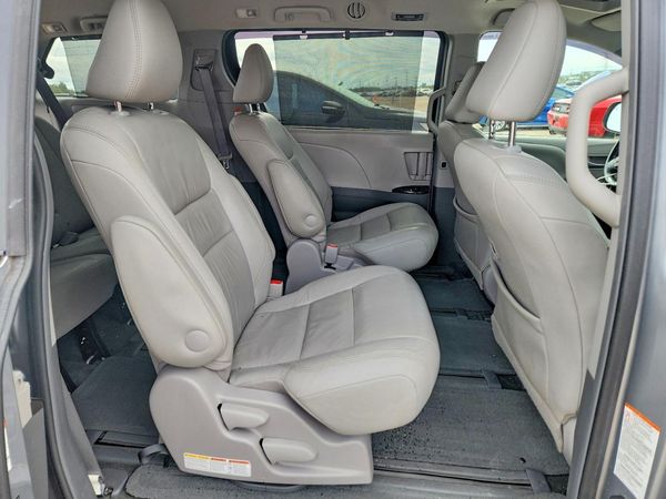 2015 TOYOTA SIENNA