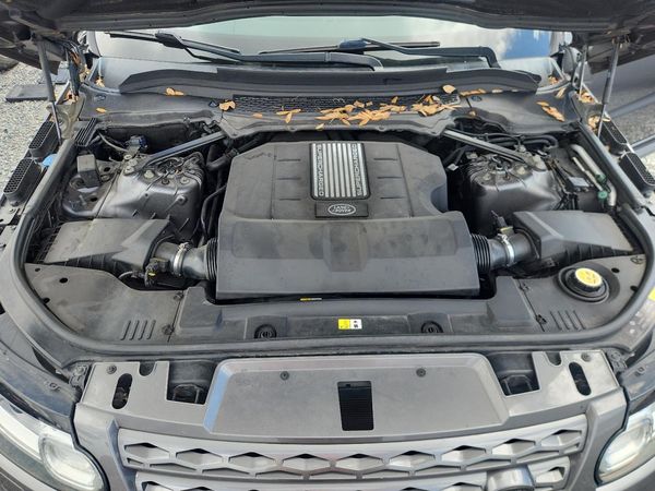 2015 LAND ROVER RANGEROVER HSE — Engine bay