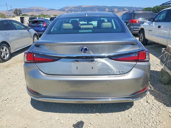 2021 LEXUS ES