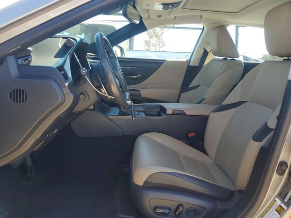 2021 LEXUS ES