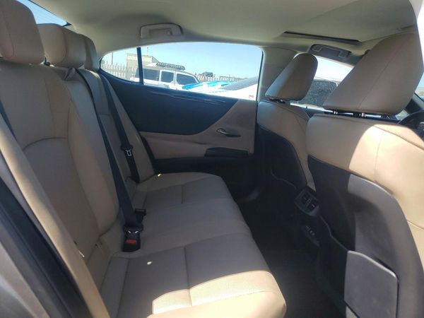 2021 LEXUS ES