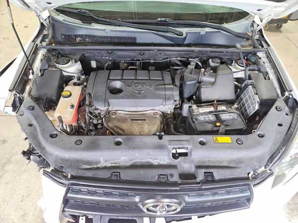 2012 TOYOTA RAV4 Sports — Engine bay