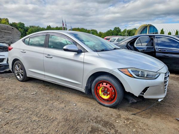 2017 HYUNDAI ELANTRA — Passenger 3/4