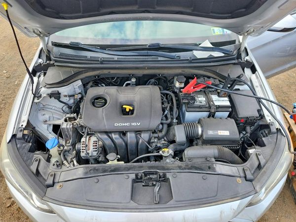 2017 HYUNDAI ELANTRA — Engine bay