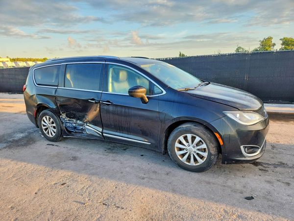 2019 CHRYSLER PACIFICA