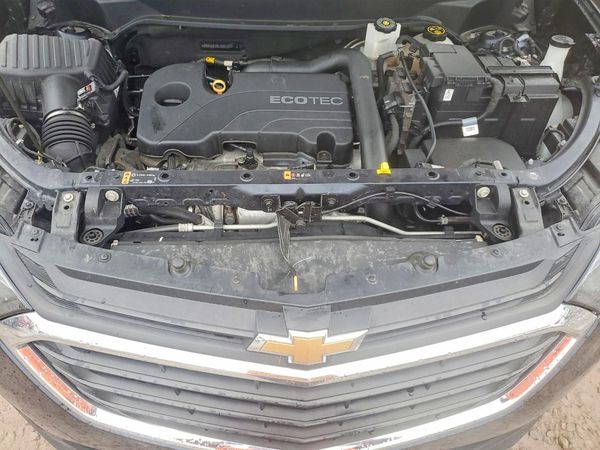 2020 CHEVROLET EQUINOX LT (1LT) — Engine bay