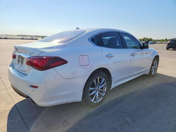 2015 INFINITI Q70