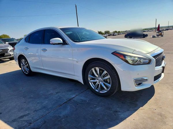 2015 INFINITI Q70