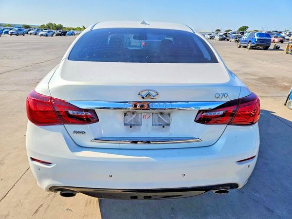 2015 INFINITI Q70