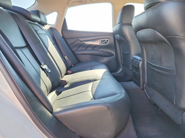 2015 INFINITI Q70