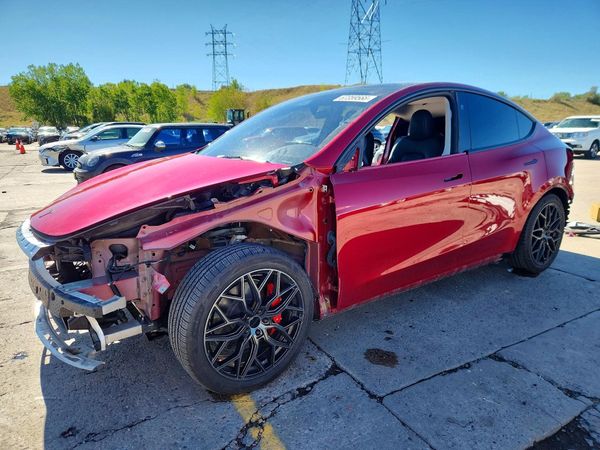 2025 TESLA MODEL Y