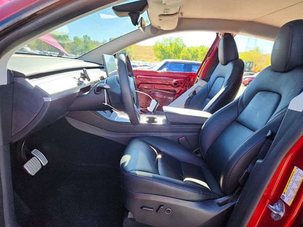 2025 TESLA MODEL Y