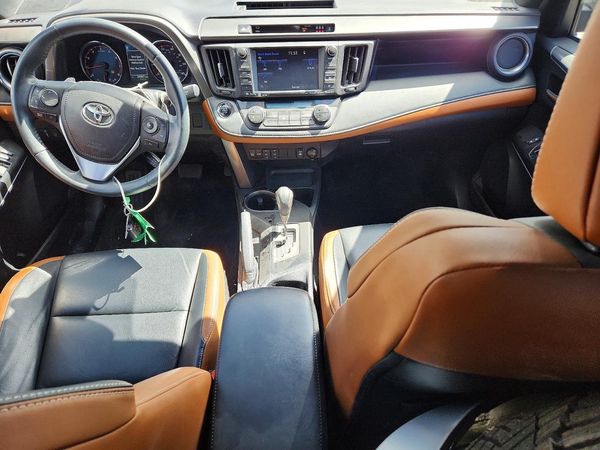 2017 TOYOTA RAV4 SE