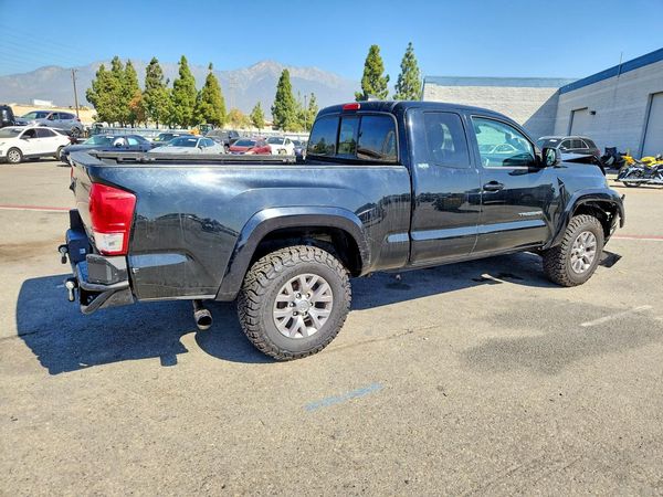 2018 TOYOTA TACOMA