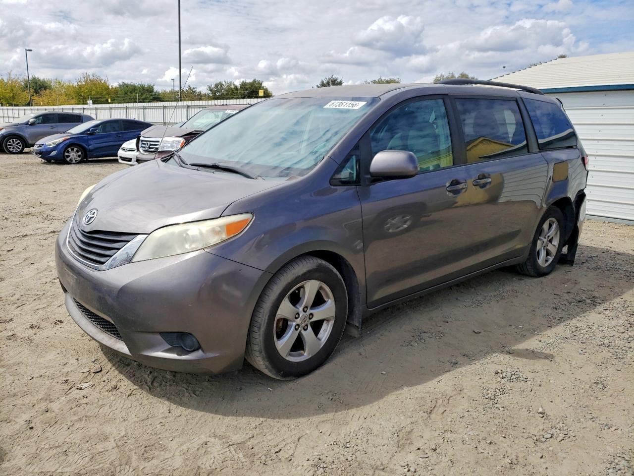 2012 TOYOTA SIENNA — Front 3/4
