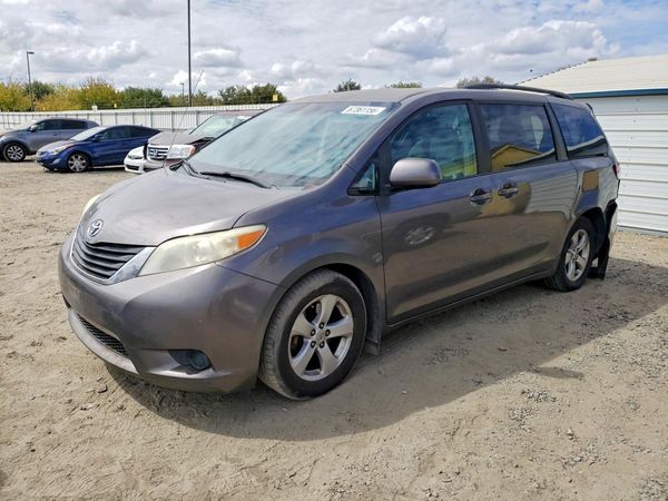2012 TOYOTA SIENNA — Front 3/4