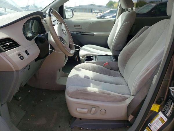 2012 TOYOTA SIENNA — DENT
