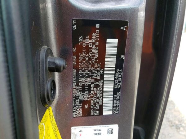 2012 TOYOTA SIENNA — VINS