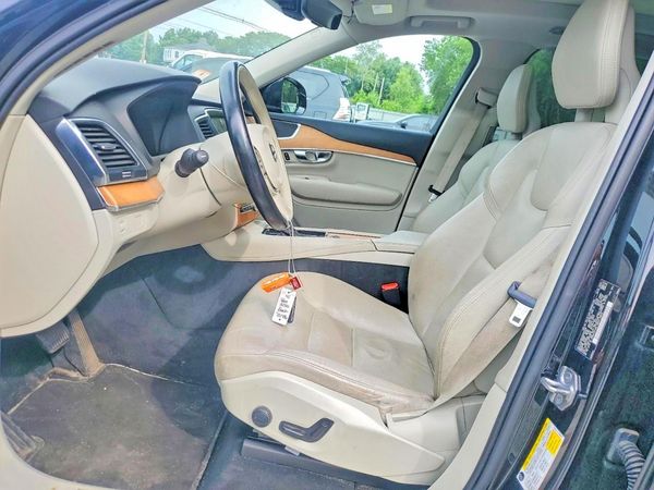 2021 VOLVO XC90