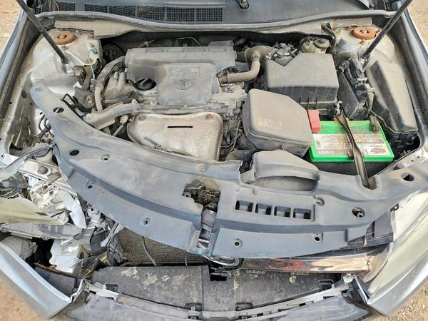 2016 TOYOTA CAMRY — Engine bay