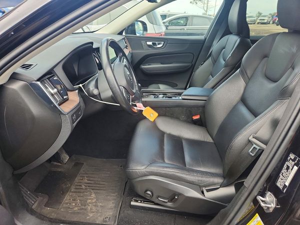 2021 VOLVO XC60