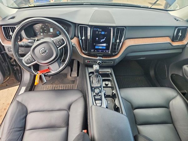 2021 VOLVO XC60
